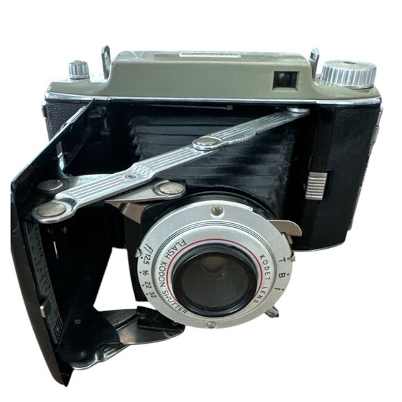Vintage 1950's  Rare Kodak Tourist II Film Camera - Picture 1 of 15